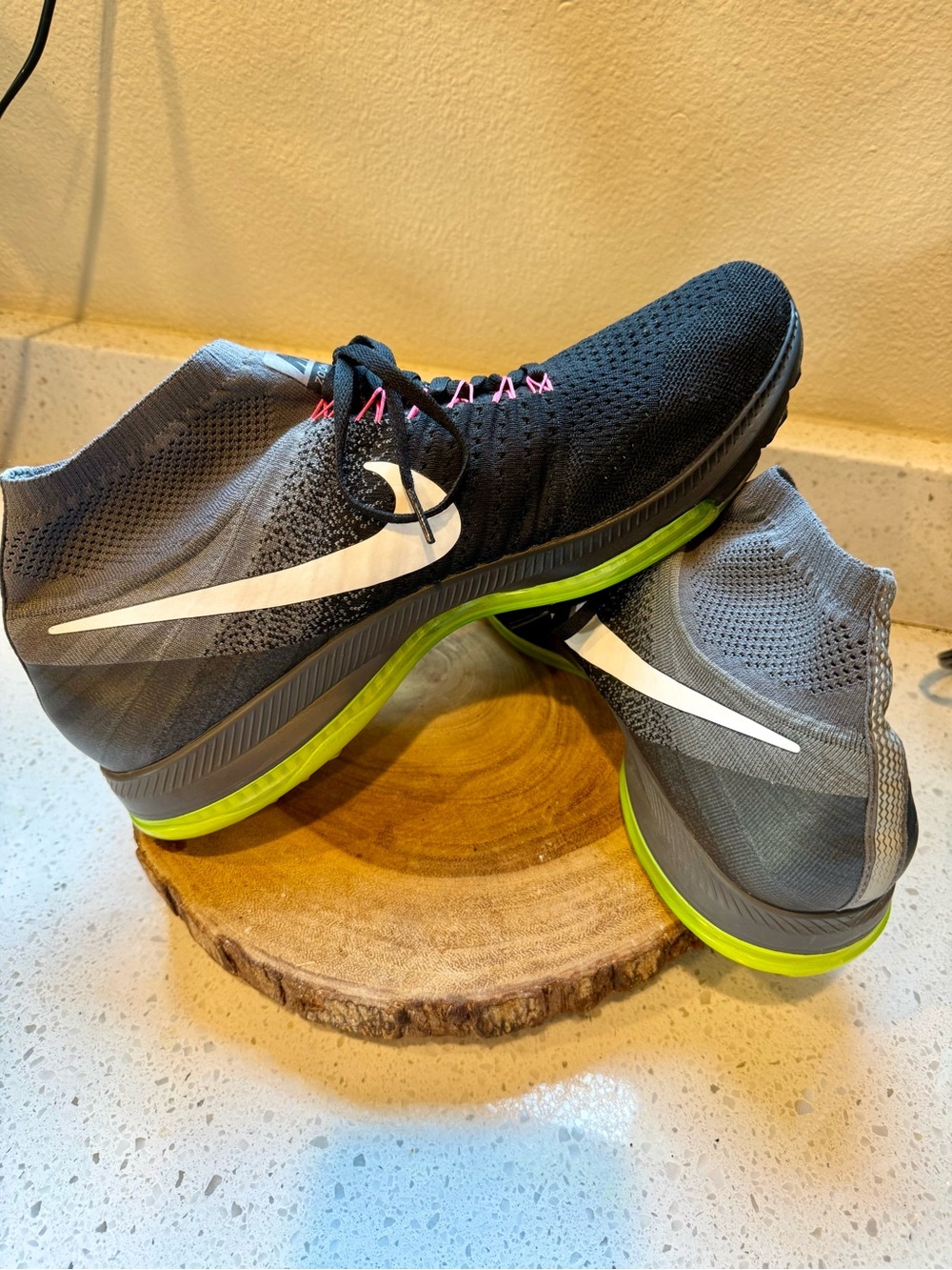 Nike Flyknit Zoom Mid-Top Running Shoe - Picture 2 of 8